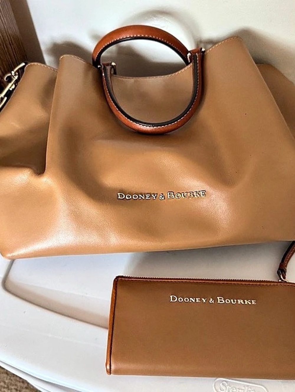 Great Fall Set women’s Dooney & Bourke camel large city Barlow Tote with Walle